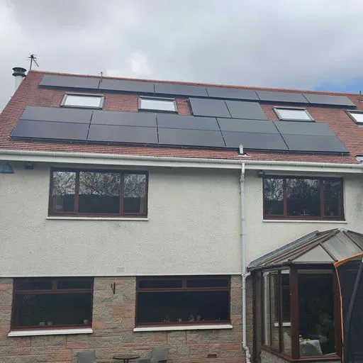 Detached two-storey house in Edinburgh, Scotland - photo 1