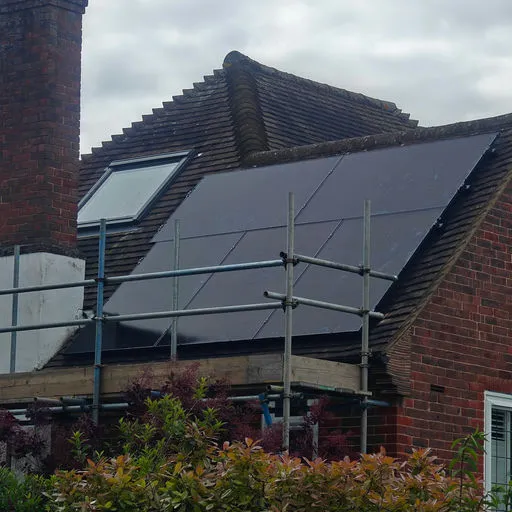Detached two-storey house in Sutton, Greater London - photo 2