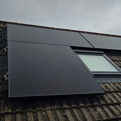 Three-storey semi-detached house in Ealing, West London - photo 1